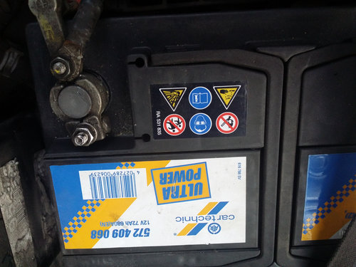 Atravu kapotu valja-tads briesmonis tur dzivo...